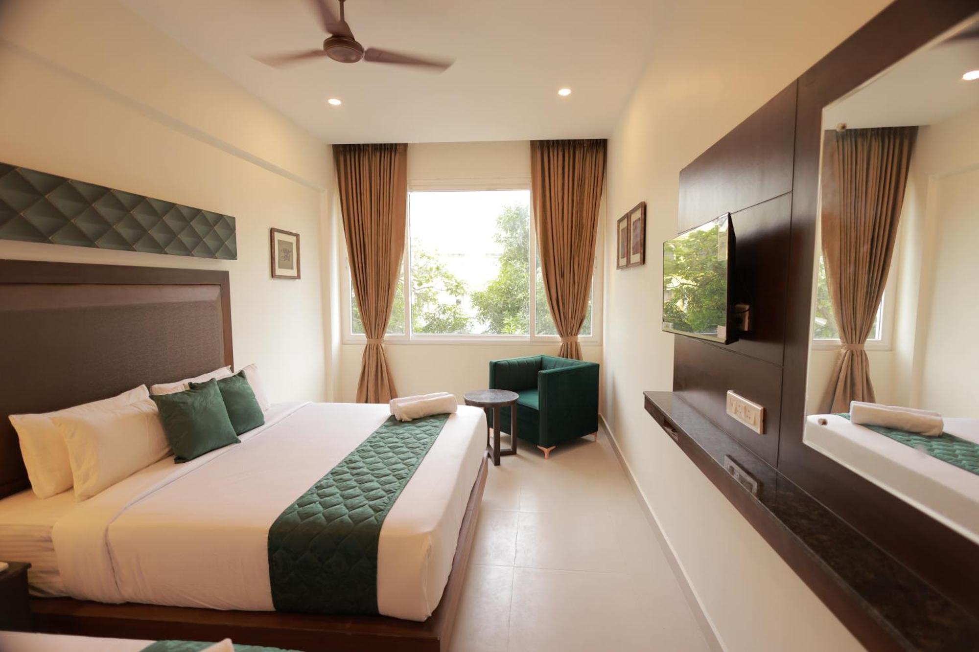 Hotel Aavudai Grand Aralvaimozhi Exteriér fotografie