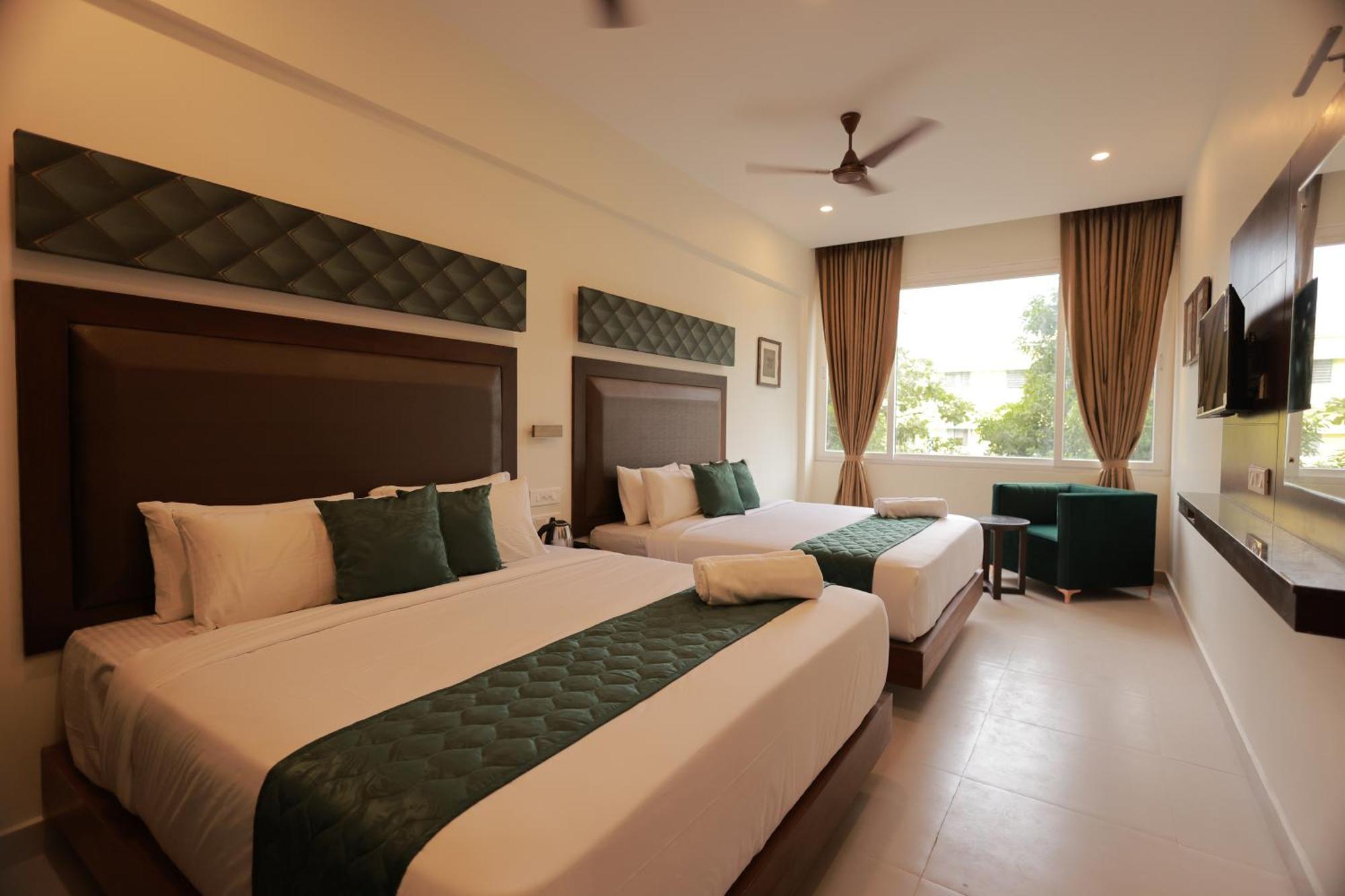 Hotel Aavudai Grand Aralvaimozhi Exteriér fotografie