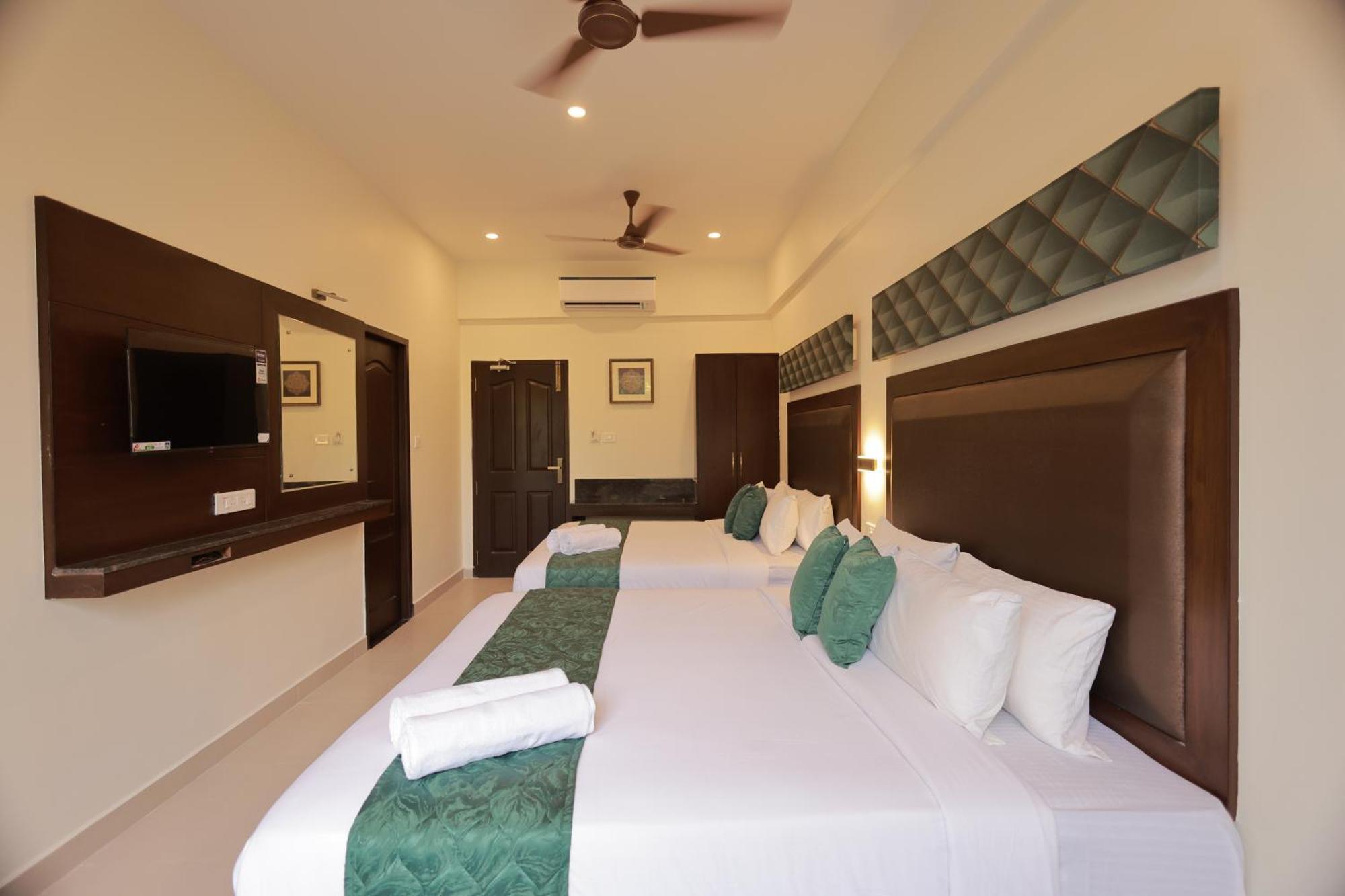 Hotel Aavudai Grand Aralvaimozhi Exteriér fotografie