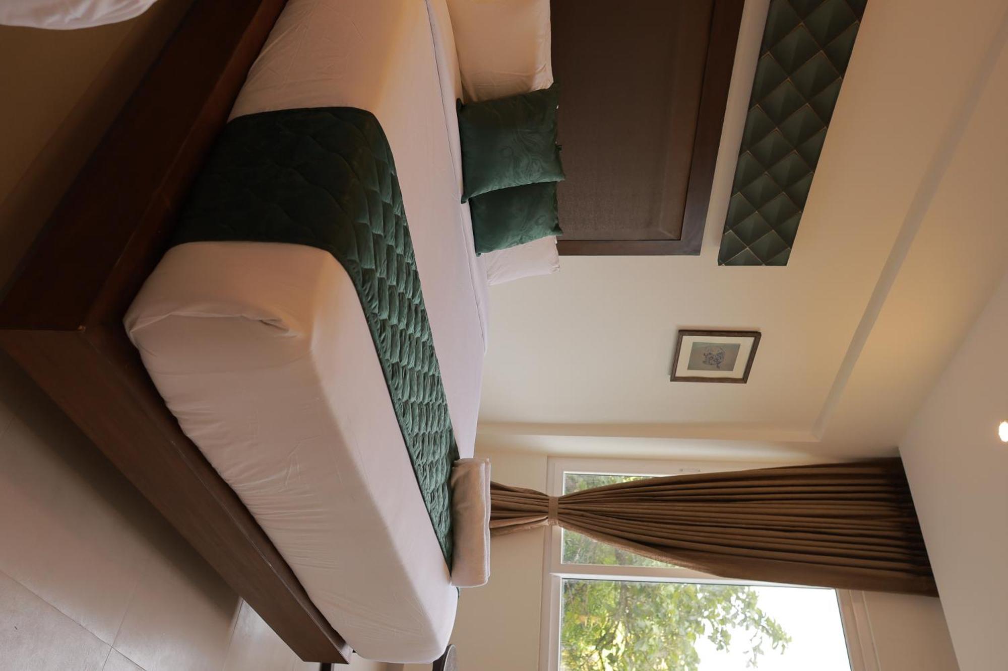 Hotel Aavudai Grand Aralvaimozhi Exteriér fotografie